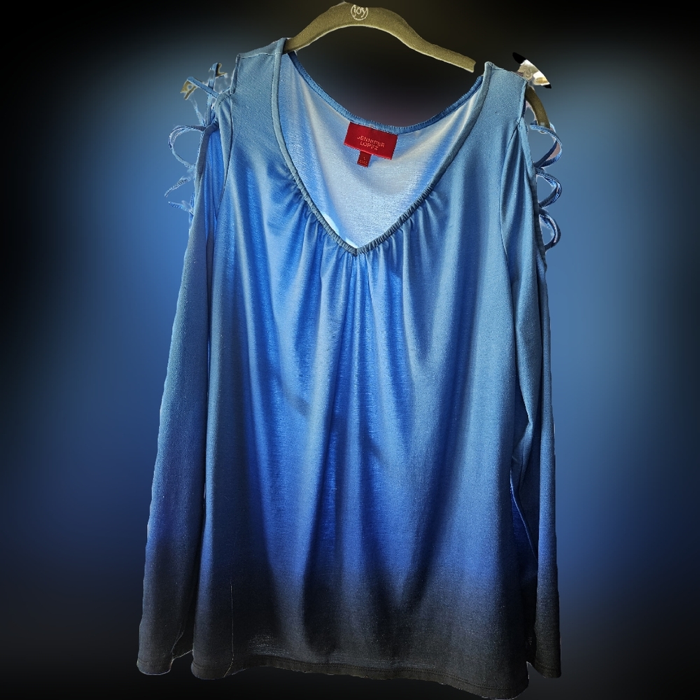 Beautiful Jennifer Lopez ombre blouse